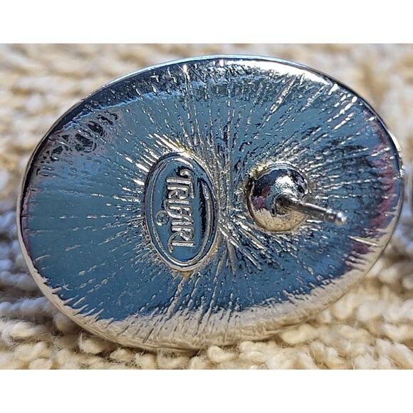 Signed Trifari Pearl Earrings Silver Gray Pierced Classic Vintage Beautiful! - Picture 6 of 8